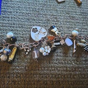 CLASSIC BLACK AND WHITE "SHOPPING ADDICT" CHARM BRACELET